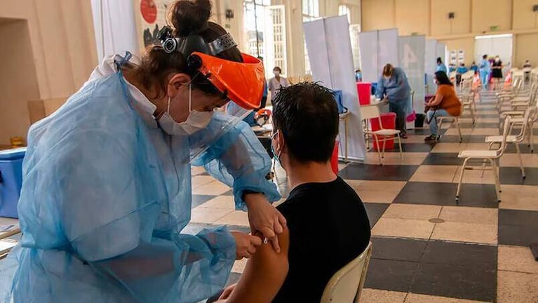 Vacunarán en Córdoba con la primera dosis sin turno