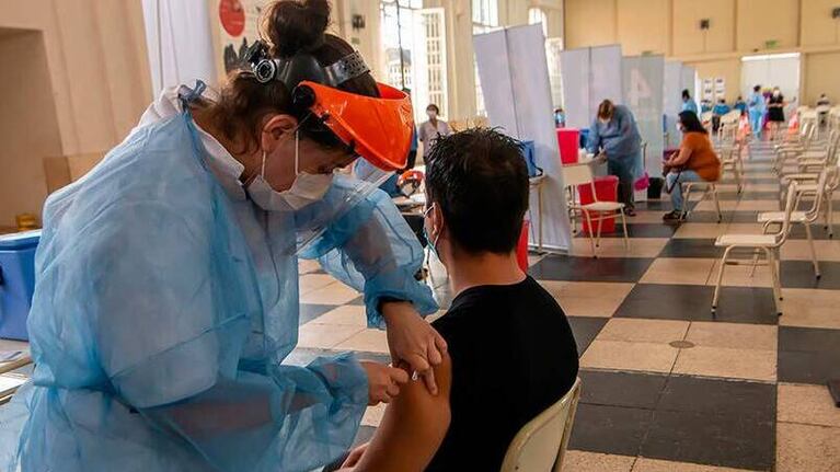 Vacunarán en Córdoba con la primera dosis sin turno