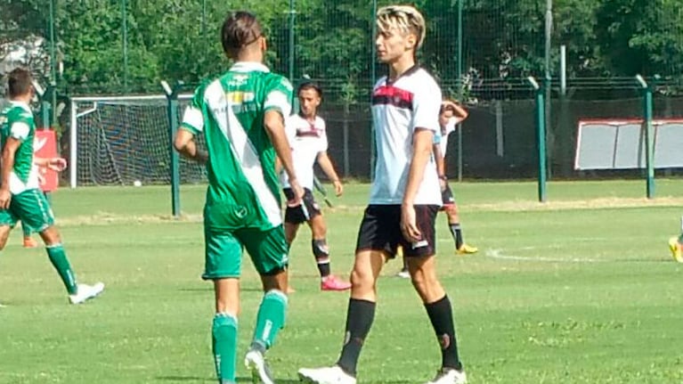 Valentín juega al fútbol y sorprendió a su abuela.