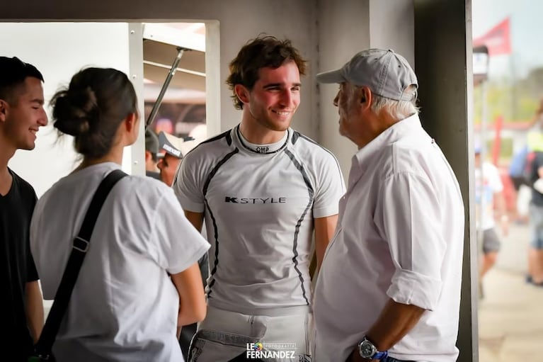 Valentín junto a su abuelo Gustavo Yankelevich. 