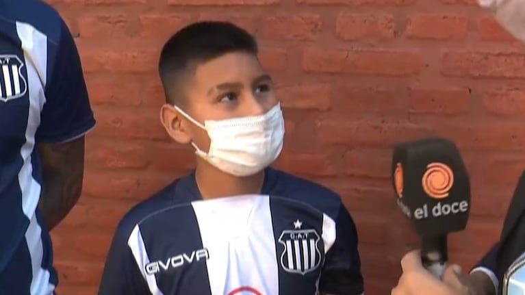 Valentín vio su primer clásico en el Kempes y alentó durante todo el partido.