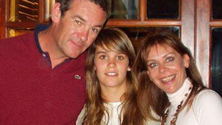 Valentina Macarrón junto a su padre Marcelo y a su madre Nora Dalmasso.