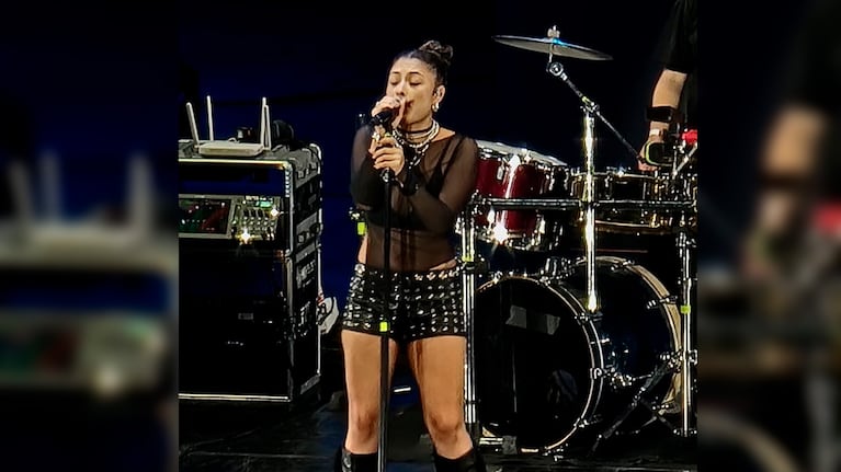 Valentina Márquez en el Kempes antes del show de Ricky Martin.