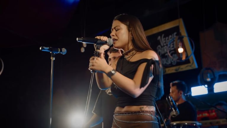 Valentina Márquez estrenó un nuevo enganchado en la previa de su segundo baile en Córdoba.