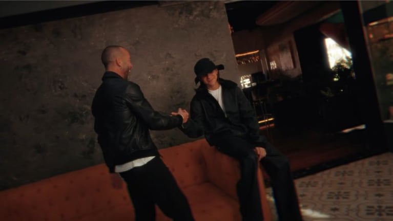 Valentino Merlo y Diego Granade juntos en el videoclip de "Amor prohibido".