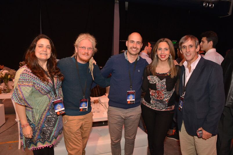 Valeria Valduccio y Juliana Yardin de ARTEAR junto a los speakers del Encuentro Digital. Foto: Sergio Díaz.