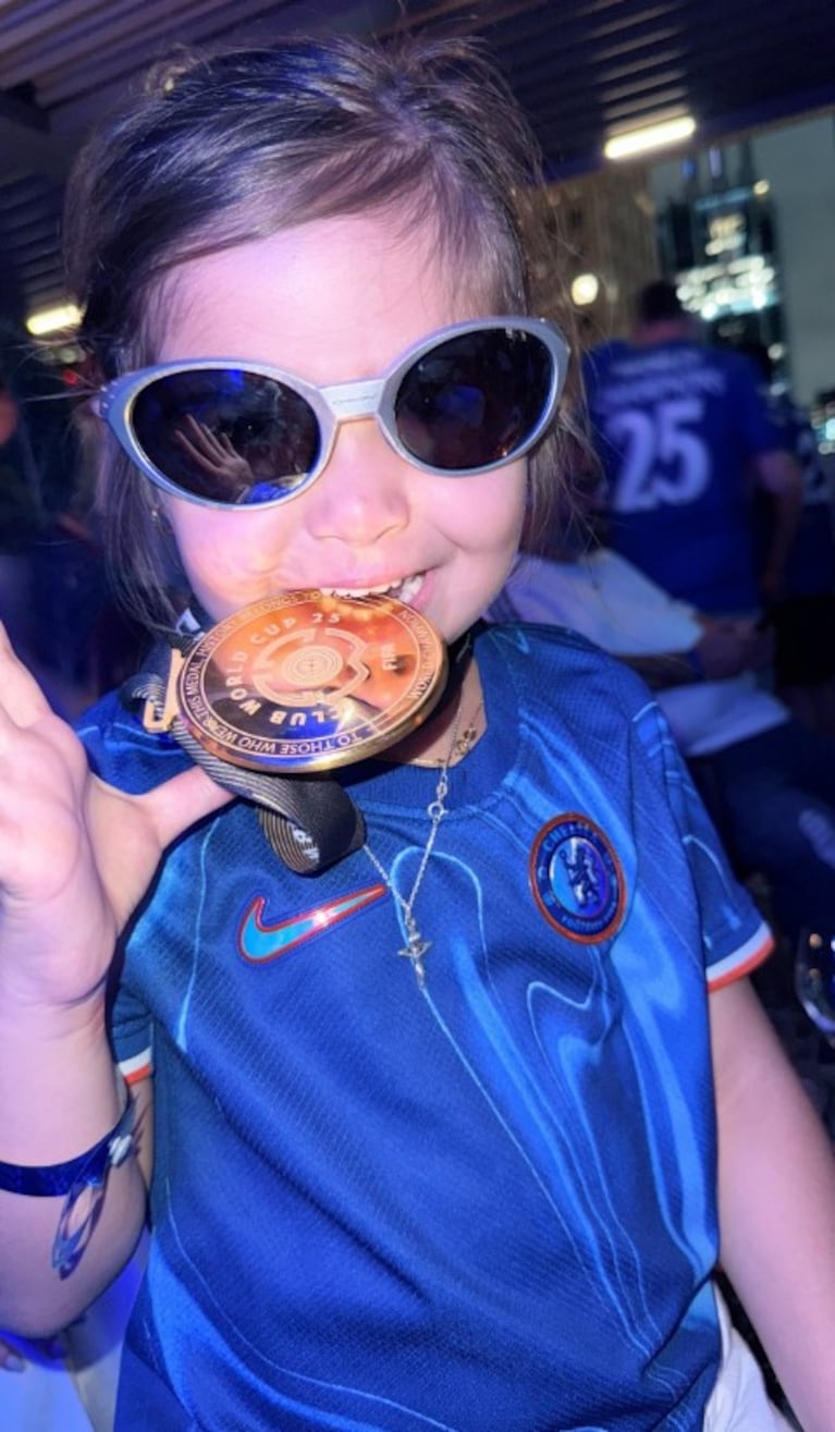 Valu Cervantes y sus hijos acompañaron a Enzo en los festejos del Chelsea.