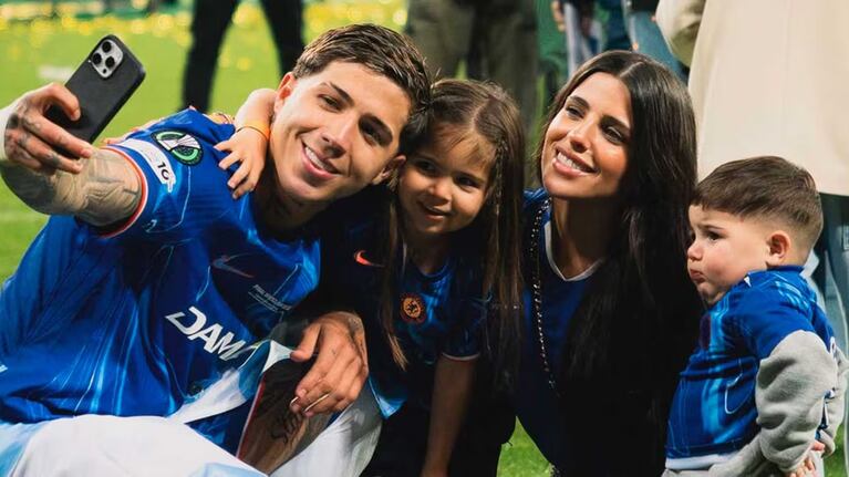 Valu Cervantes y sus hijos acompañaron a Enzo en los festejos del Chelsea.
