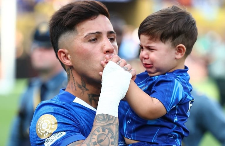 Valu Cervantes y sus hijos acompañaron a Enzo en los festejos del Chelsea.