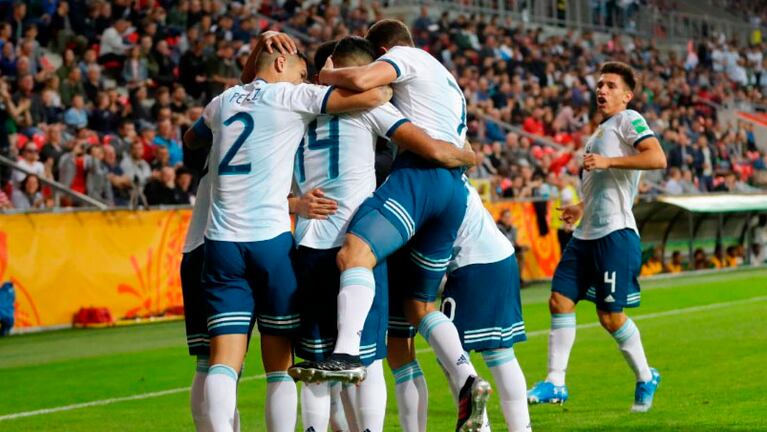¡Vamos los pibes! Argentina mostró toda su contundencia en el debut.