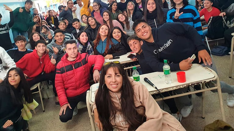 Vanessa Velázquez visitó una escuela en donde enseñan cuarteto