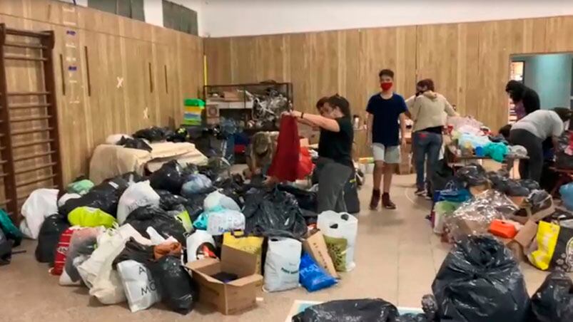 Varias familias pasaron la noche en el centro de evacuados.