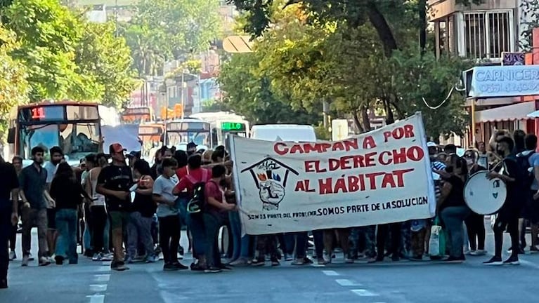 Varias marchas complicaron el tránsito en el centro de Córdoba