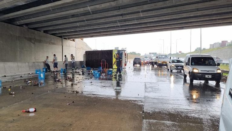 Varios accidentes y un muerto bajo la tormenta en Córdoba