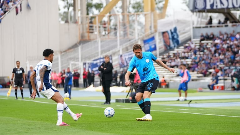 Vázquez ante Rick en el clásico cordobés en el Kempes. Foto: Lucio Casalla / ElDoce.tv.