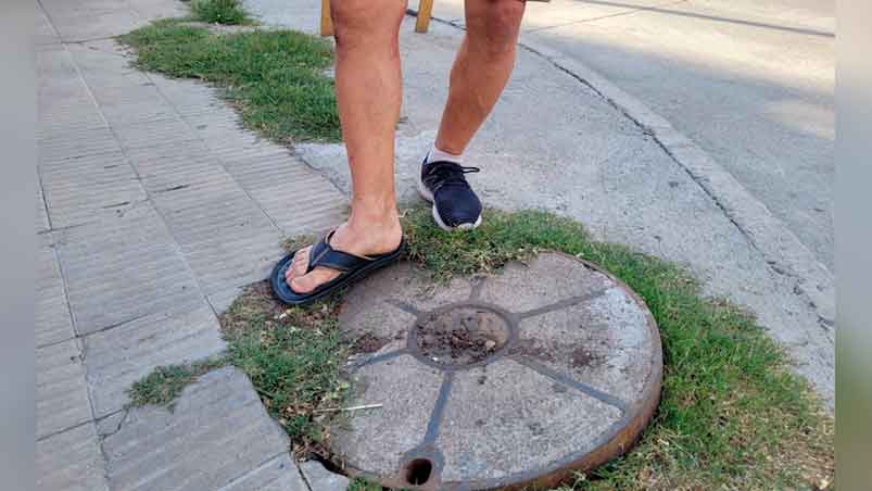 Vecinos aseguran que es un peligro para los niños del lugar.