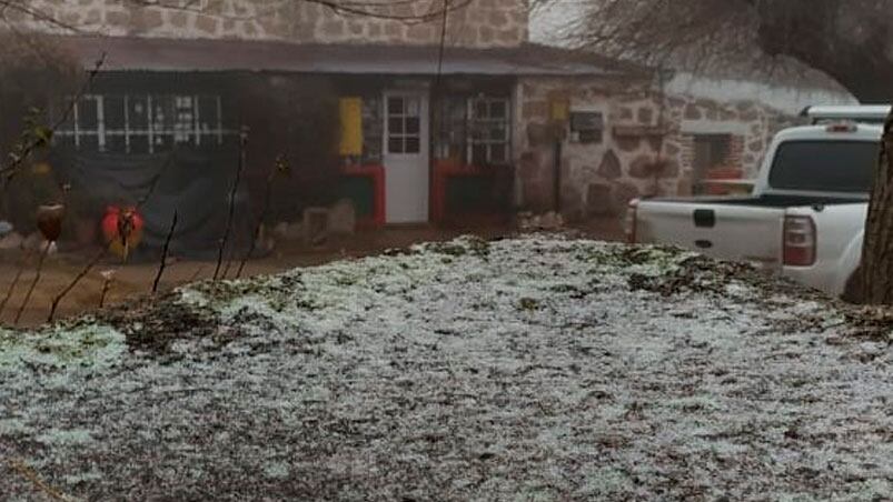 Vecinos de la zona contaron que el lugar amaneció congelado.