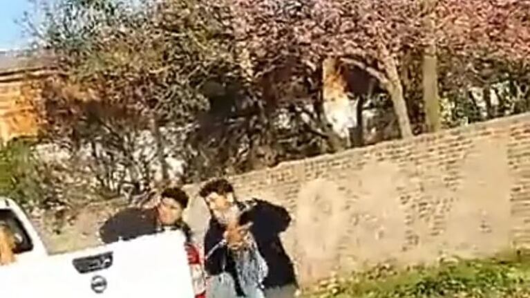 Vecinos de Resistencia atraparon a un ladrón y lo ataron.