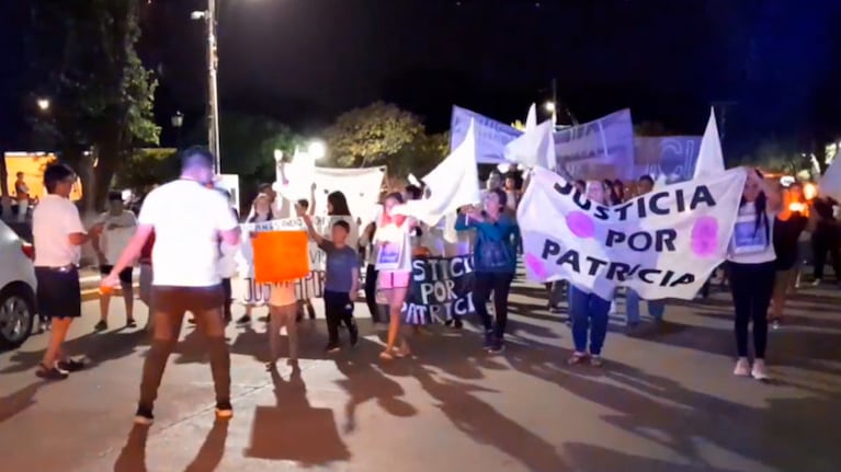 Vecinos de San Francisco del Chañar marchan todos los miércoles para pedir justicia.