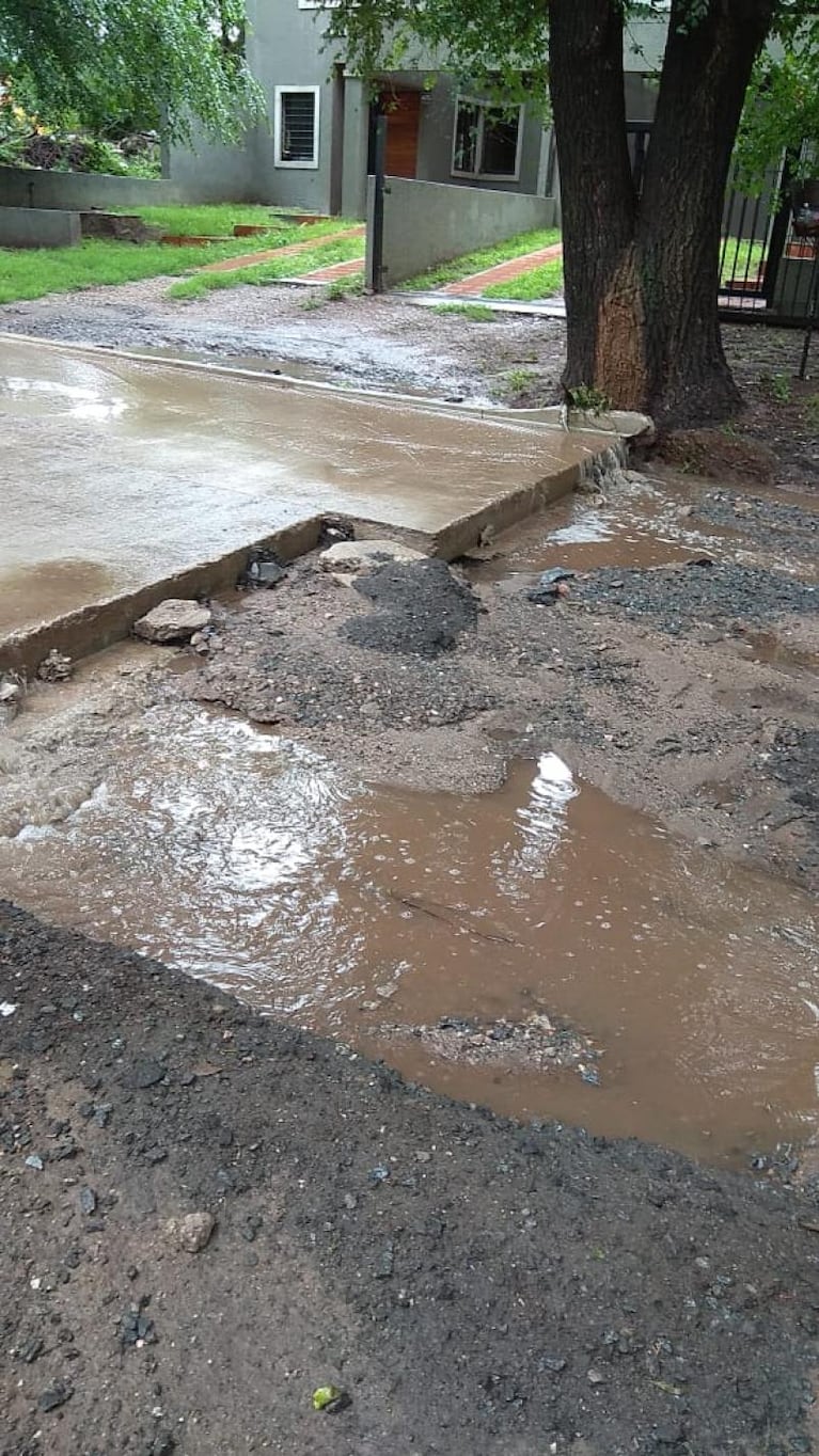 Vecinos de Villa Warcalde quedaron aislados tras las intensas lluvias