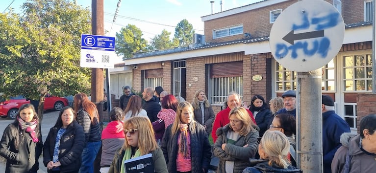 Vecinos denuncian que nunca hubo naranjitas en la zona.