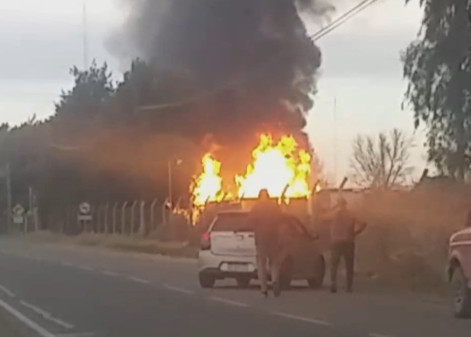 Vecinos estuvieron a metros del incendio durante los primeros minutos.