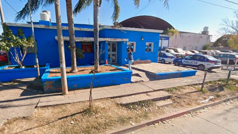 Vecinos relataron que el hombre llegó hasta la comisaría de barrio Patricios. Foto: Google Street View.