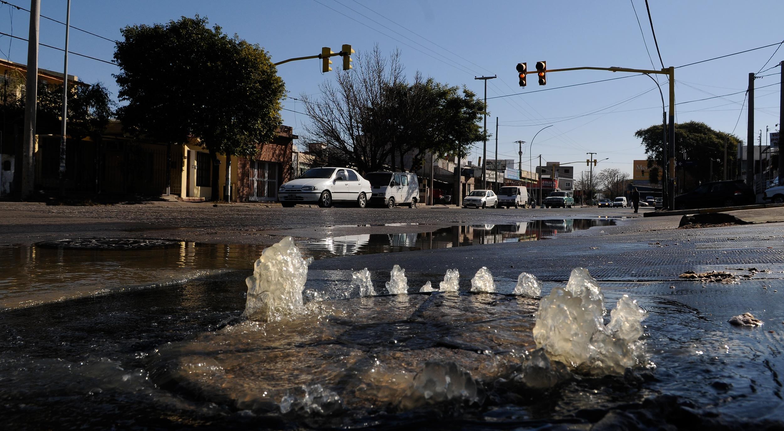 Vecinos y comerciantes de Guemes piden mejor infraestructura cloacal