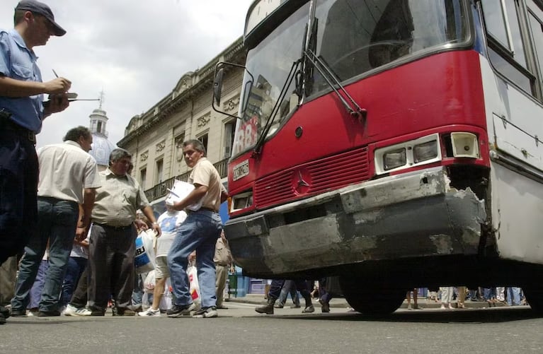 Vehículos fuera de control y desastres en las calles de Córdoba: los antecedentes de choques graves