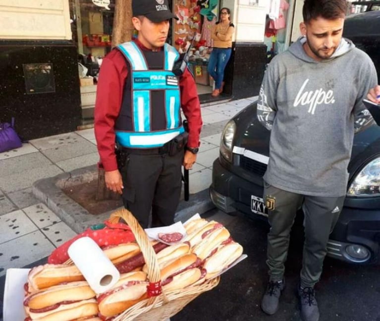 vendedor sándwiches salame policía