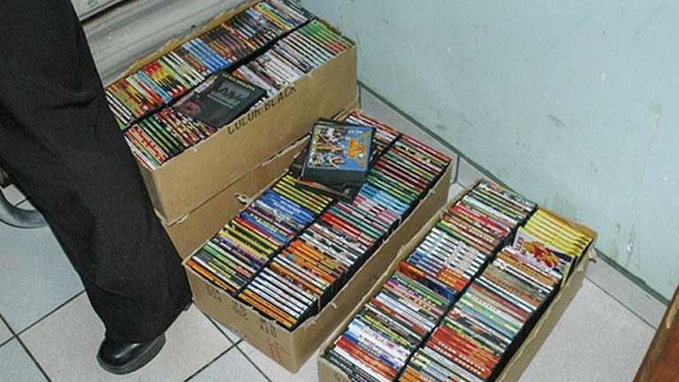 Vendía CD's y películas tan truchas que lo sobreseyeron porque no hay delito