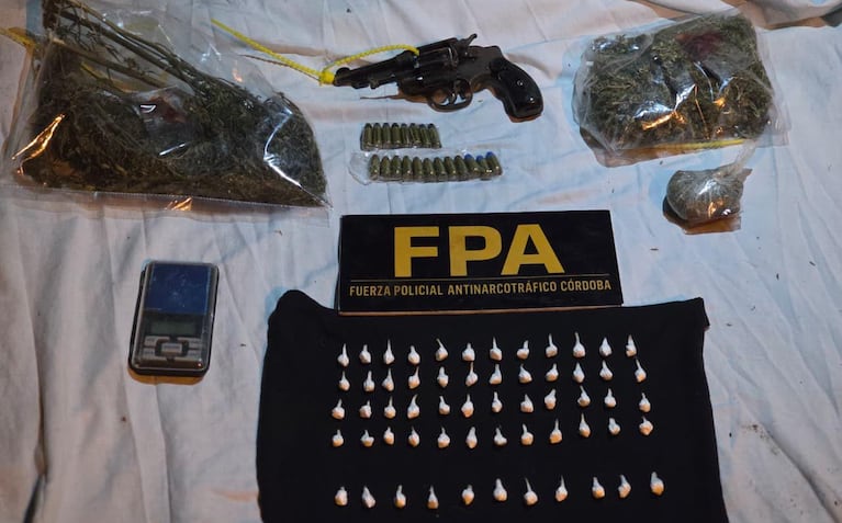 Vendían droga a menores a metros de una escuela: cayeron dos hermanos y su cuñado en Córdoba