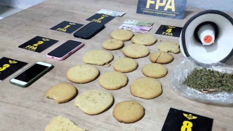 Vendían las galletas con marihuana y fueron detenidos.