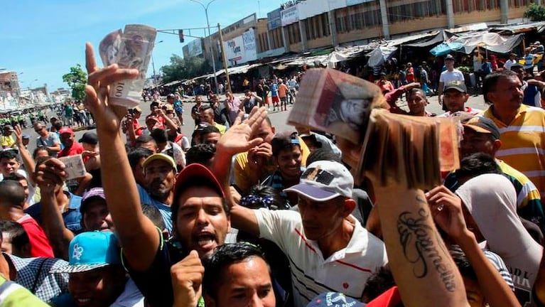 Venezolanos reclamaban por el nuevo billete.