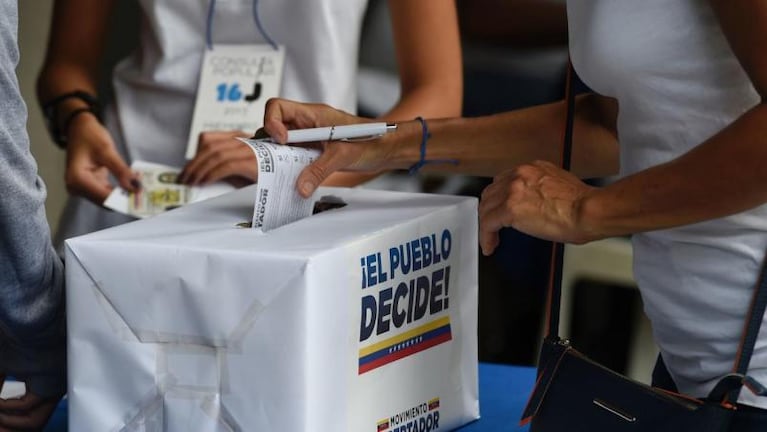 Venezuela rechazó a Maduro en una consulta simbólica