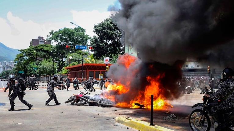 Venezuela, sumida en el caos, represión y muerte.