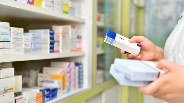 Venta libre de medicamentos en góndolas (Foto: Adobe Stock).