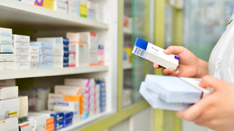 Venta libre de medicamentos en góndolas (Foto: Adobe Stock).