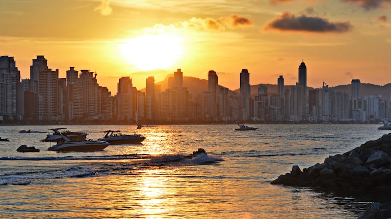 Verano 2025. Sur de Brasil o sierras de Córdoba. 