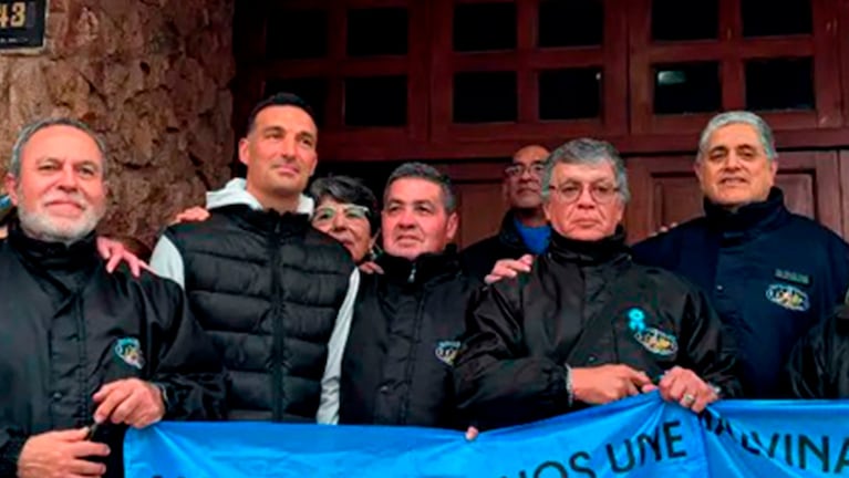 Veteranos de Malvinas y un encuentro cargado de emoción con Scaloni en Pujato: “Nos une”