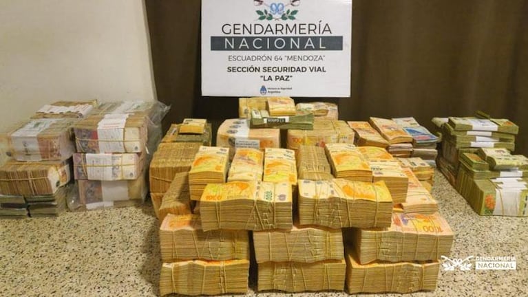 Viajaba de Córdoba a Mendoza en camión y lo detuvieron con más de $30 millones escondidos