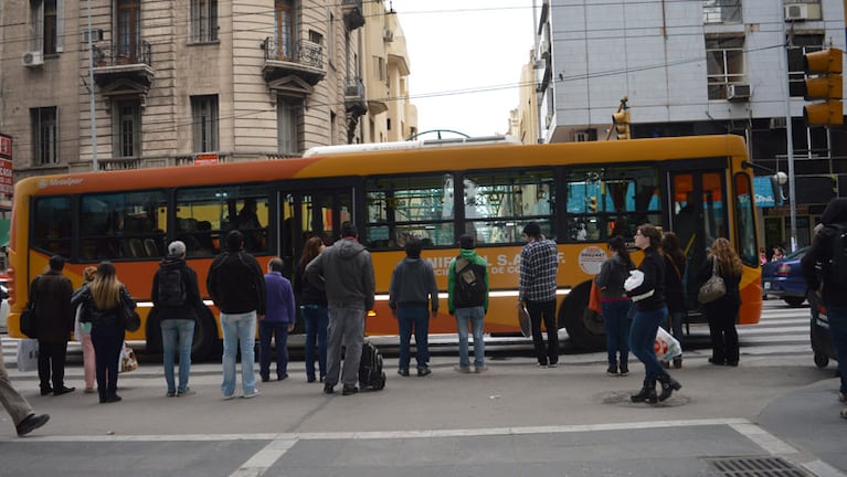 Viajar en colectivo ya cuesta 15,38 pesos en Córdoba