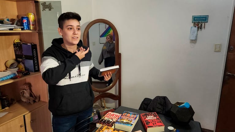 Victoria, la fan cordobesa que se desmayó y recibió un beso de Lali.