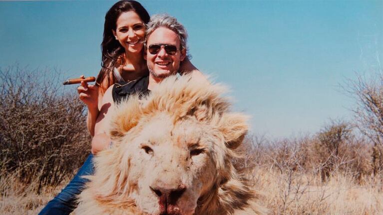 Victoria y Matías en un safari de caza.