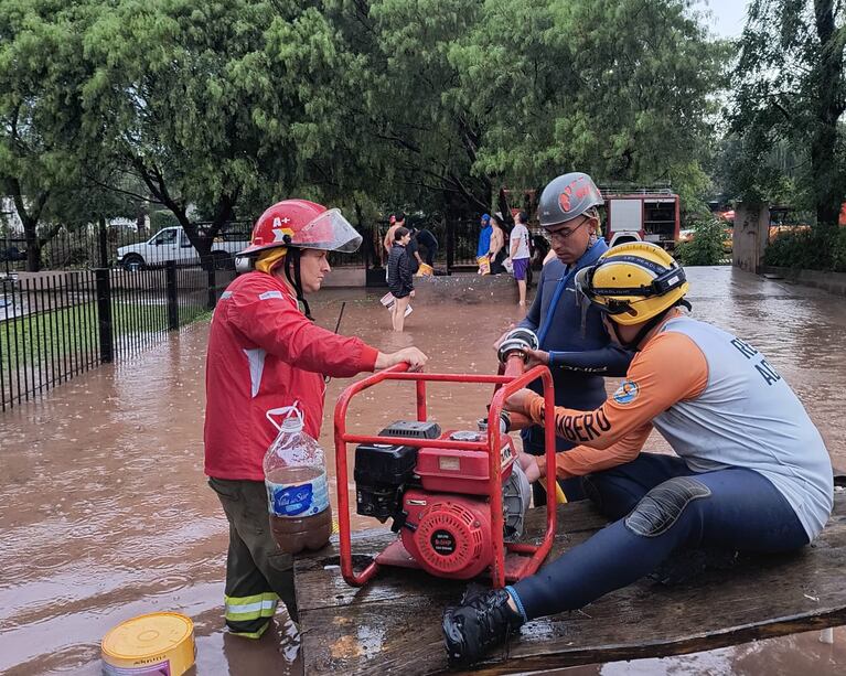 Video: 70 milímetros de lluvia en poco tiempo complicó a Villa del Dique