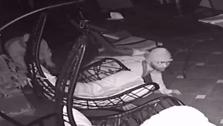 Video: armados y encapuchados, robaron y sorprendieron a un grupo de amigas en una casa