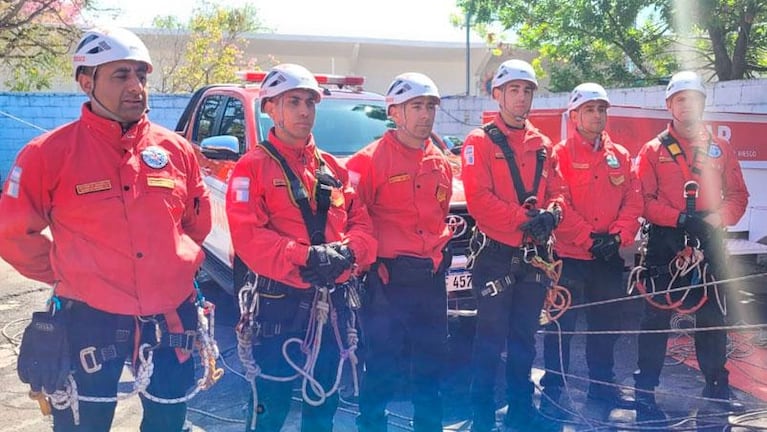 Video: bomberos simularon el preciso y arduo trabajo en el pozo de la casa del horror