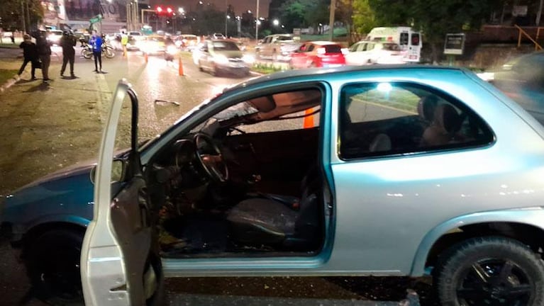 Video: iba a alta velocidad, perdió el control y chocó contra un árbol