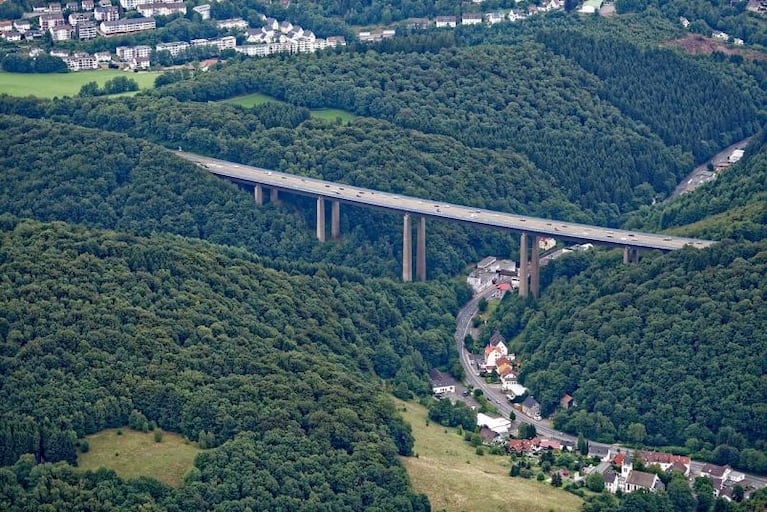 Video: la impresionante demolición de un puente en Alemania