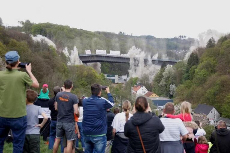 Video: la impresionante demolición de un puente en Alemania